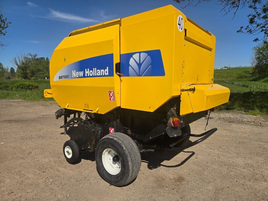 Presse balles rondes NEW HOLLAND BR7060 - photo slide 15