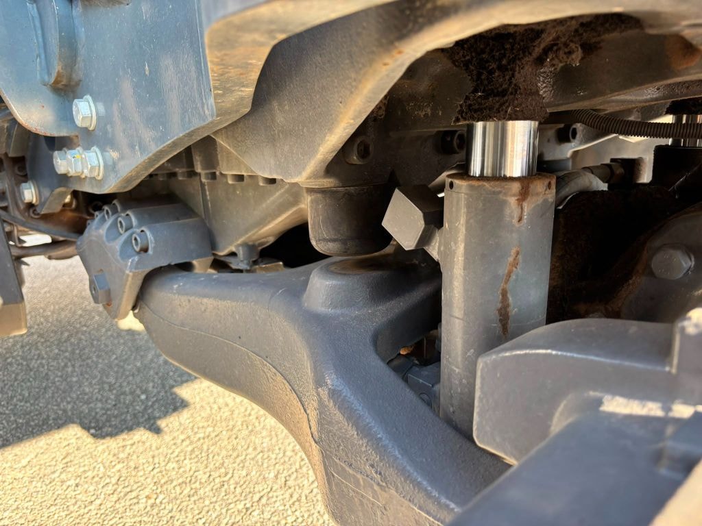 Tracteur chargeur VALTRA N 134  HITECH 5 - photo slide 10