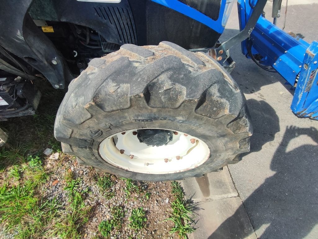 Tracteur chargeur NEW HOLLAND T4.95 - photo slide 12