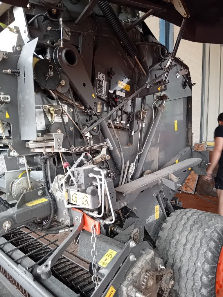 Presse balles rondes CLAAS VARIANT 360 - photo slide 5