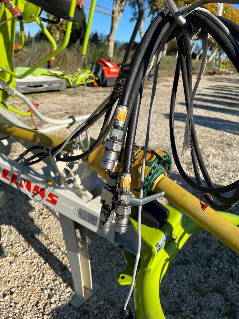 Faneuse CLAAS Volto 1100T - photo slide 12