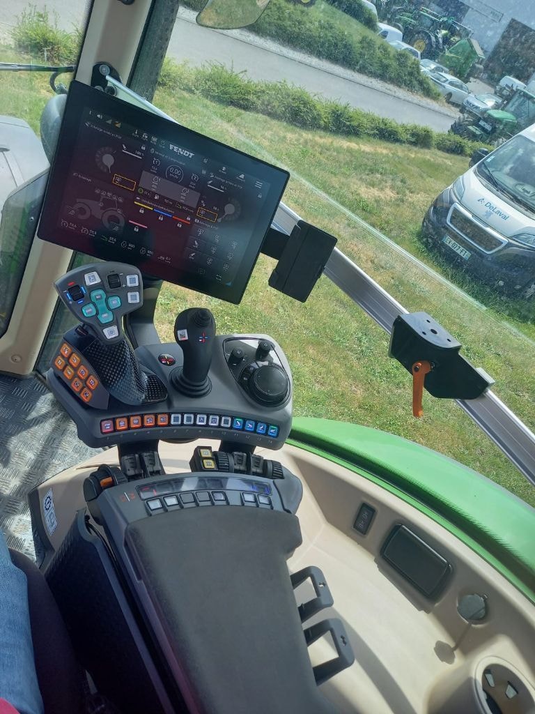 Tracteur FENDT 724 VARIO POWER + - photo slide 18