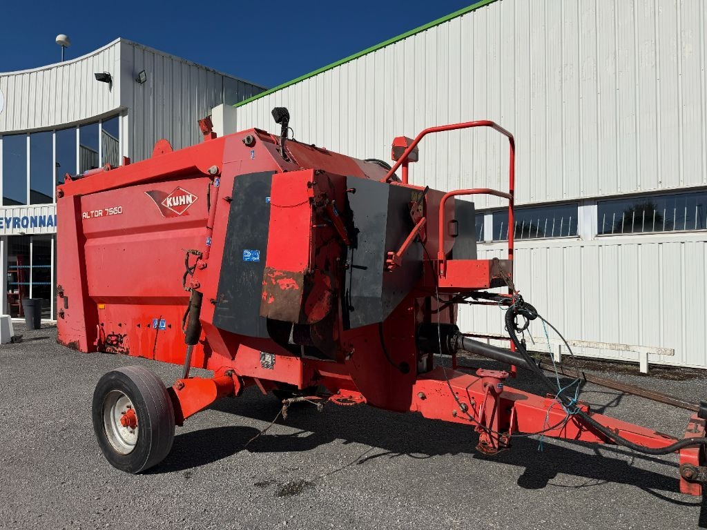Desileuse pailleuse KUHN 7560 - photo slide 2