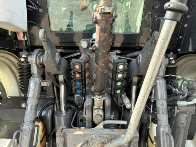 Tracteur chargeur VALTRA N123 - photo slide 7