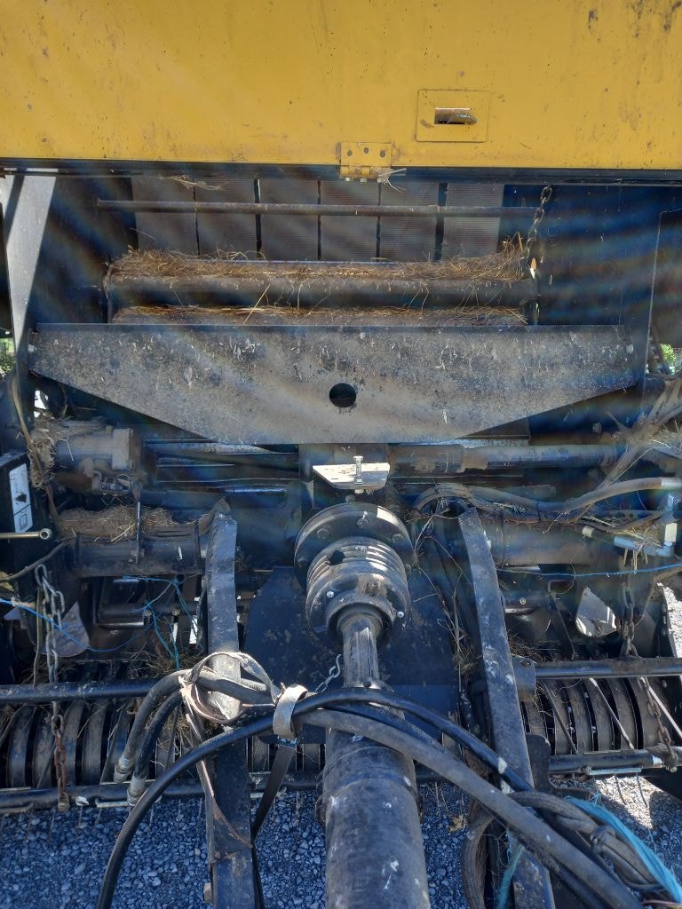 Presse balles rondes NEW HOLLAND BR 7060 - photo slide 16