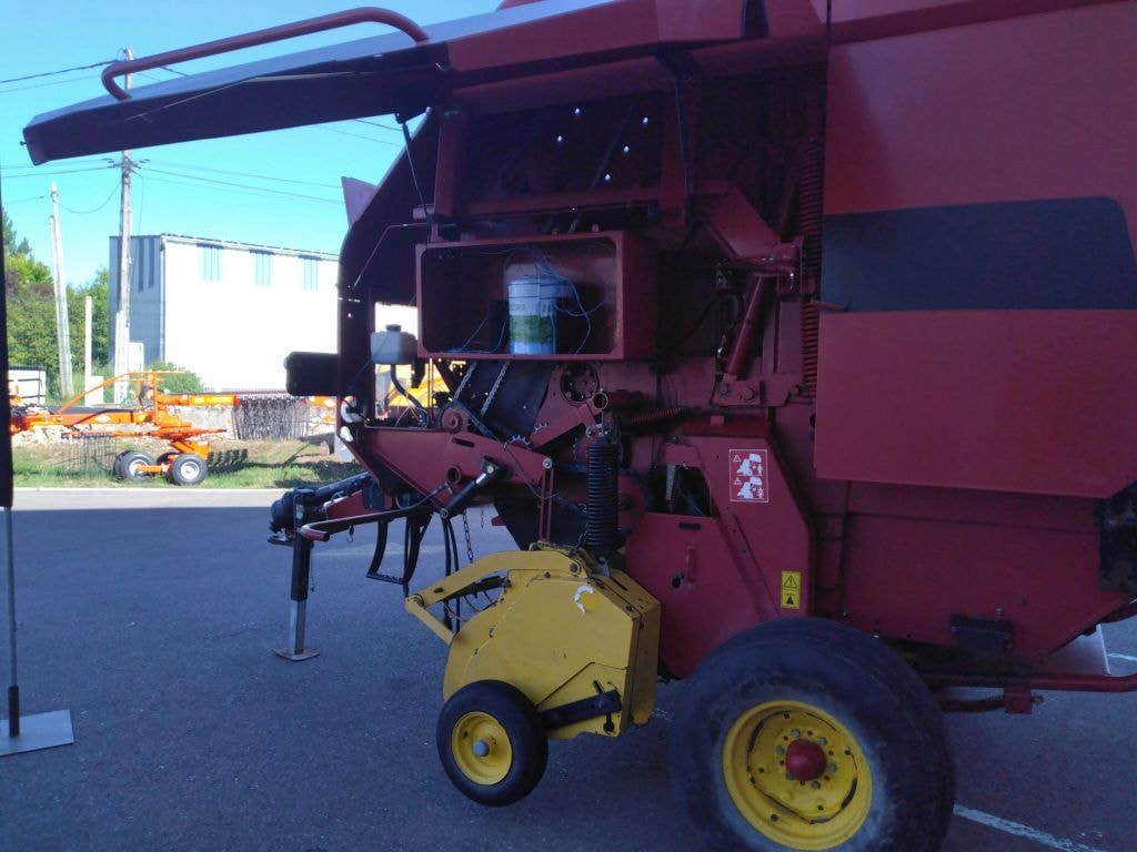 Presse balles rondes NEW HOLLAND BR 750 - photo slide 6