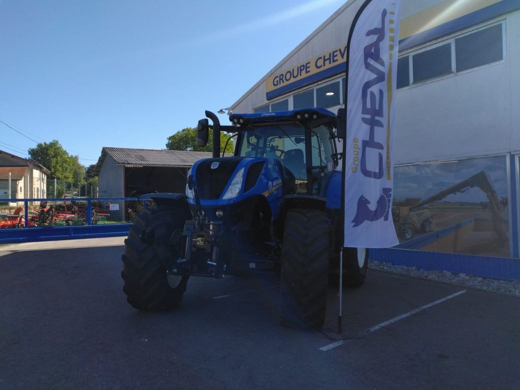 Tracteur NEW HOLLAND T 7.245 - photo slide 2