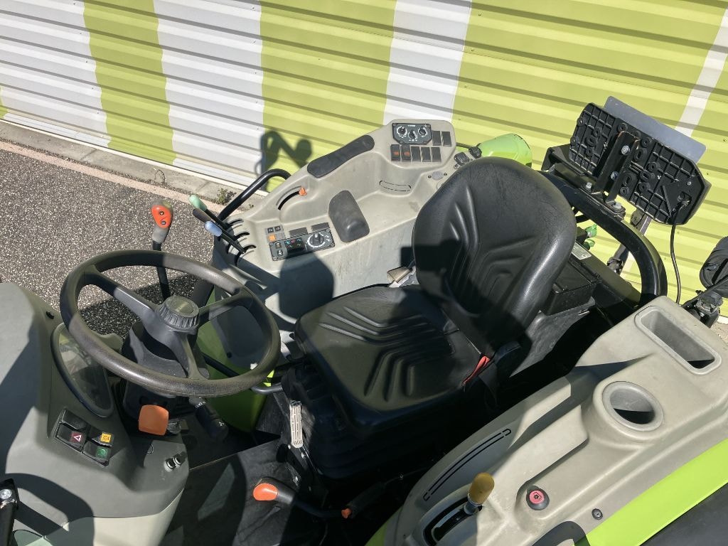 Tracteur fruitier CLAAS NEXOS 230 F - photo slide 7