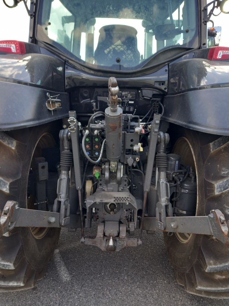 Tracteur chargeur VALTRA T 154 Hi - photo slide 10
