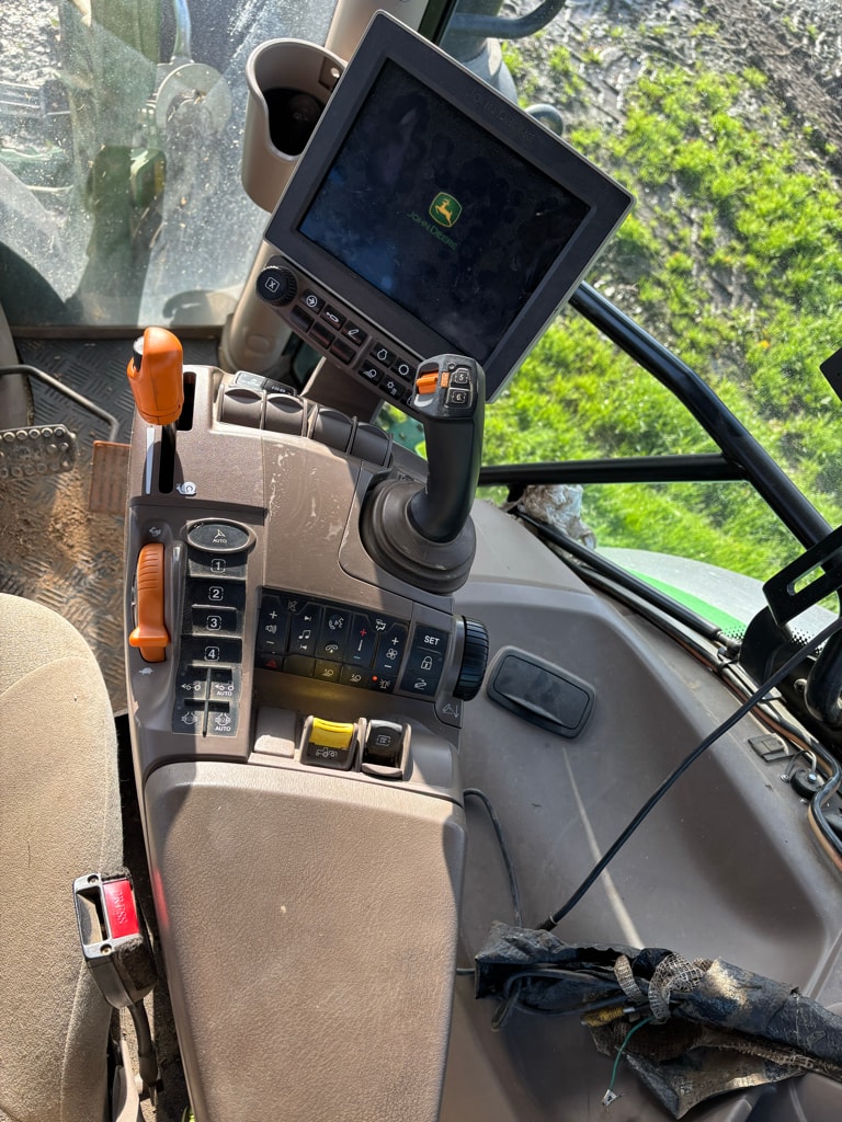 Tracteur chargeur JOHN DEERE 6R150 - photo slide 10