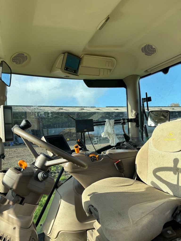 Tracteur chargeur JOHN DEERE 6R150 - photo slide 12
