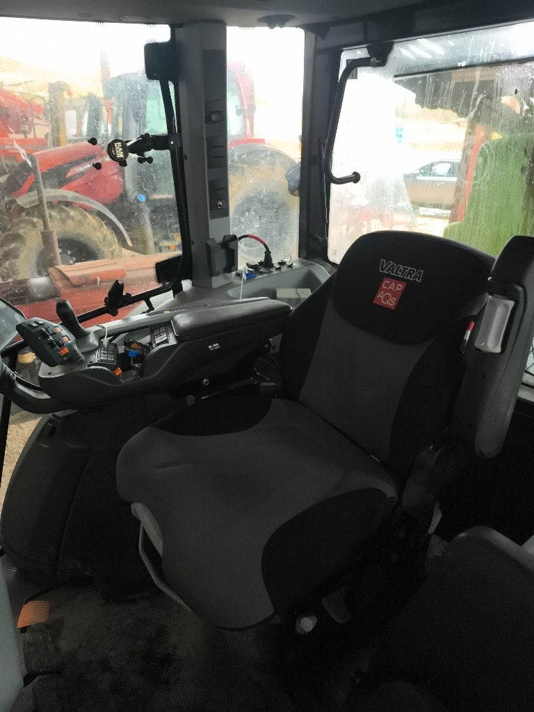Tracteur VALTRA G 115 VERSU - photo slide 15