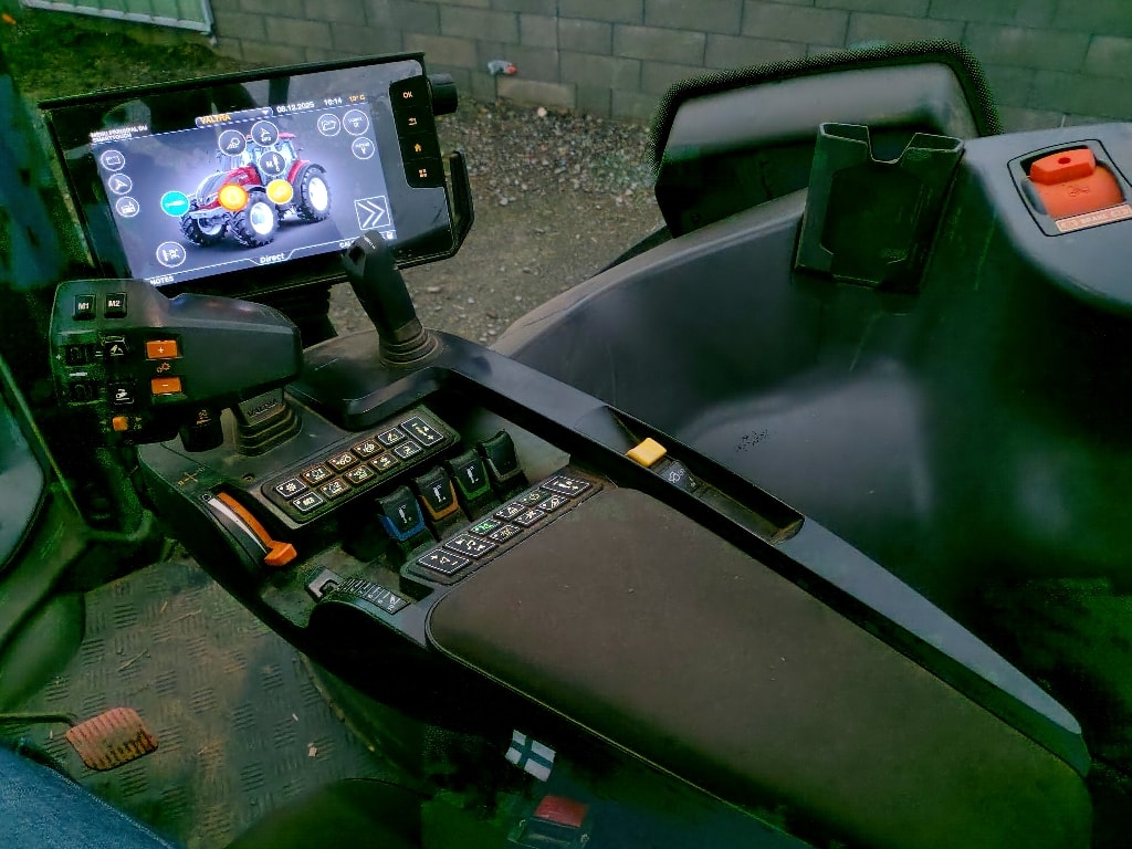 Tracteur VALTRA T215 direct - photo slide 10