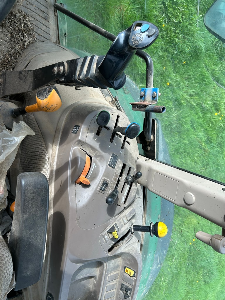 Tracteur JOHN DEERE 5090M - photo slide 12