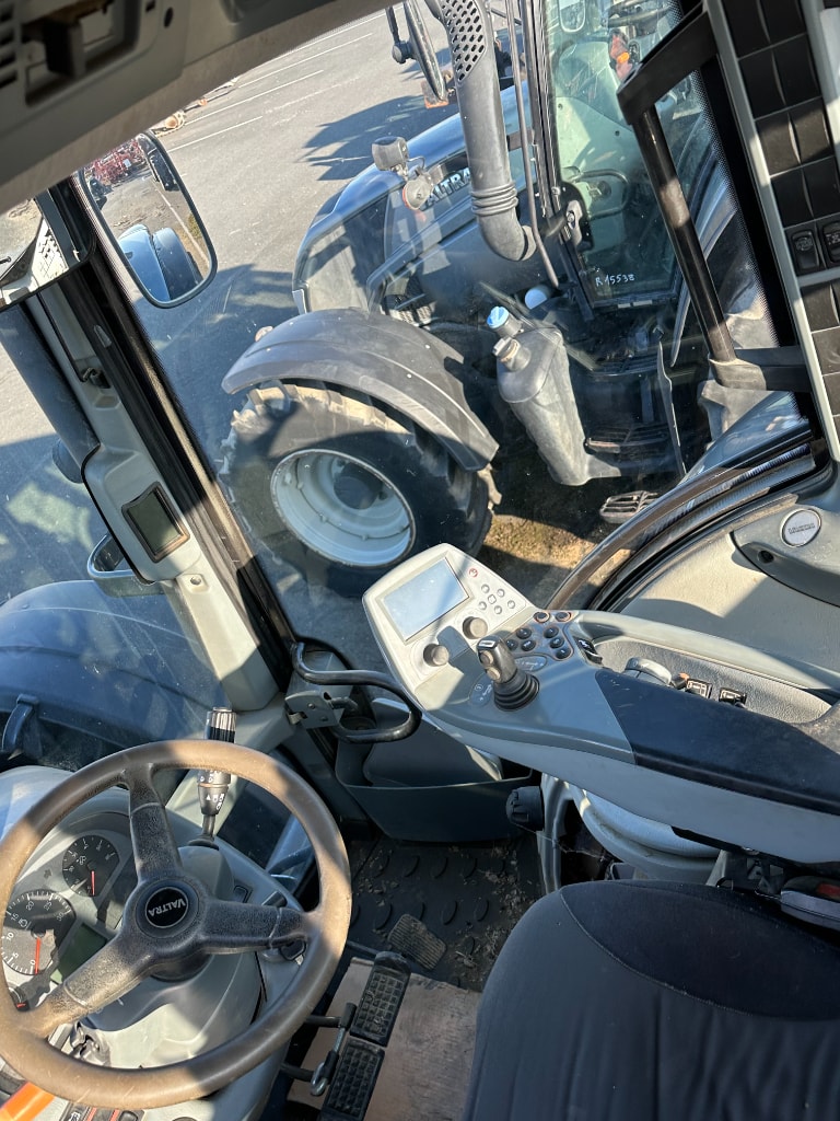 Tracteur VALTRA T183 Versu  - photo slide 6