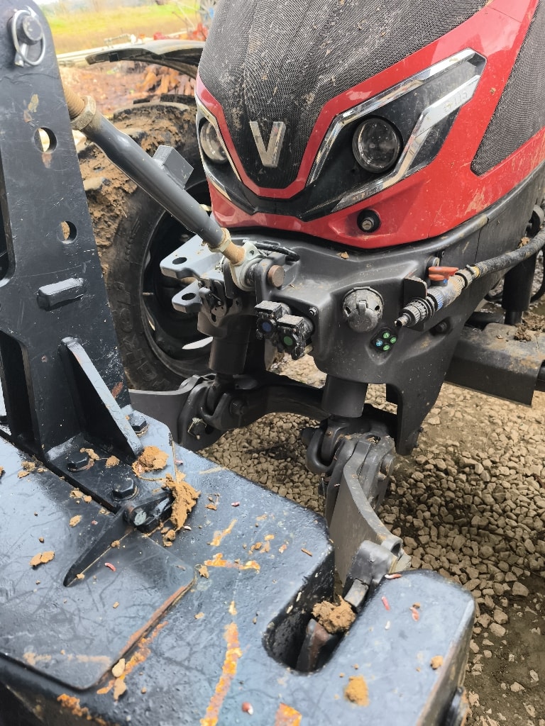 Tracteur VALTRA G 115 VERSU - photo slide 11