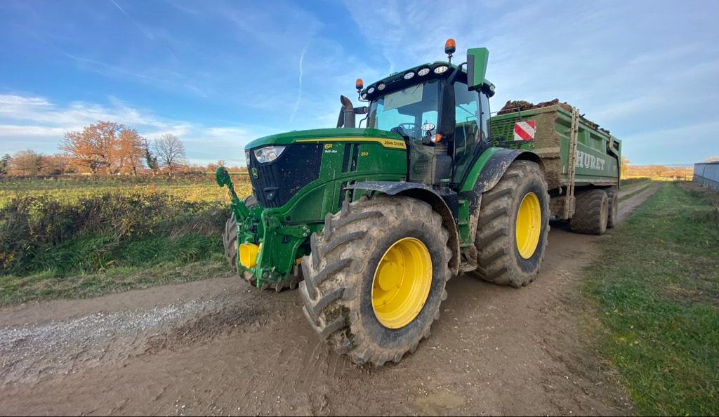 Tracteur JOHN DEERE 6R250 - photo slide 1
