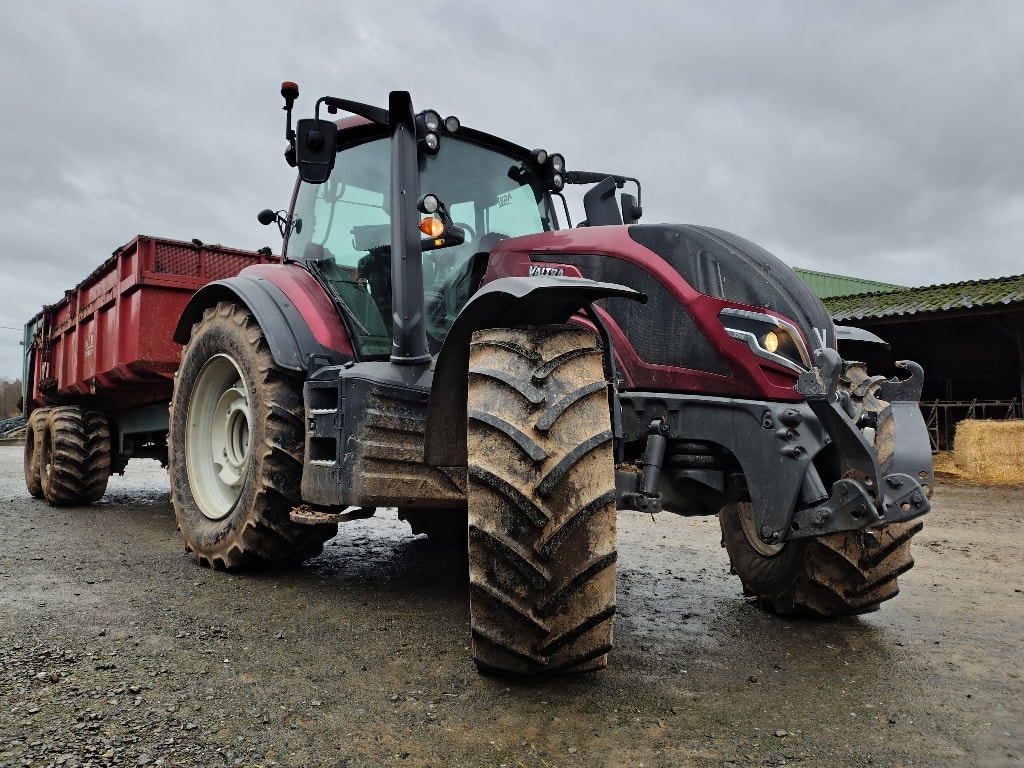 Tracteur VALTRA T215 direct - photo slide 2