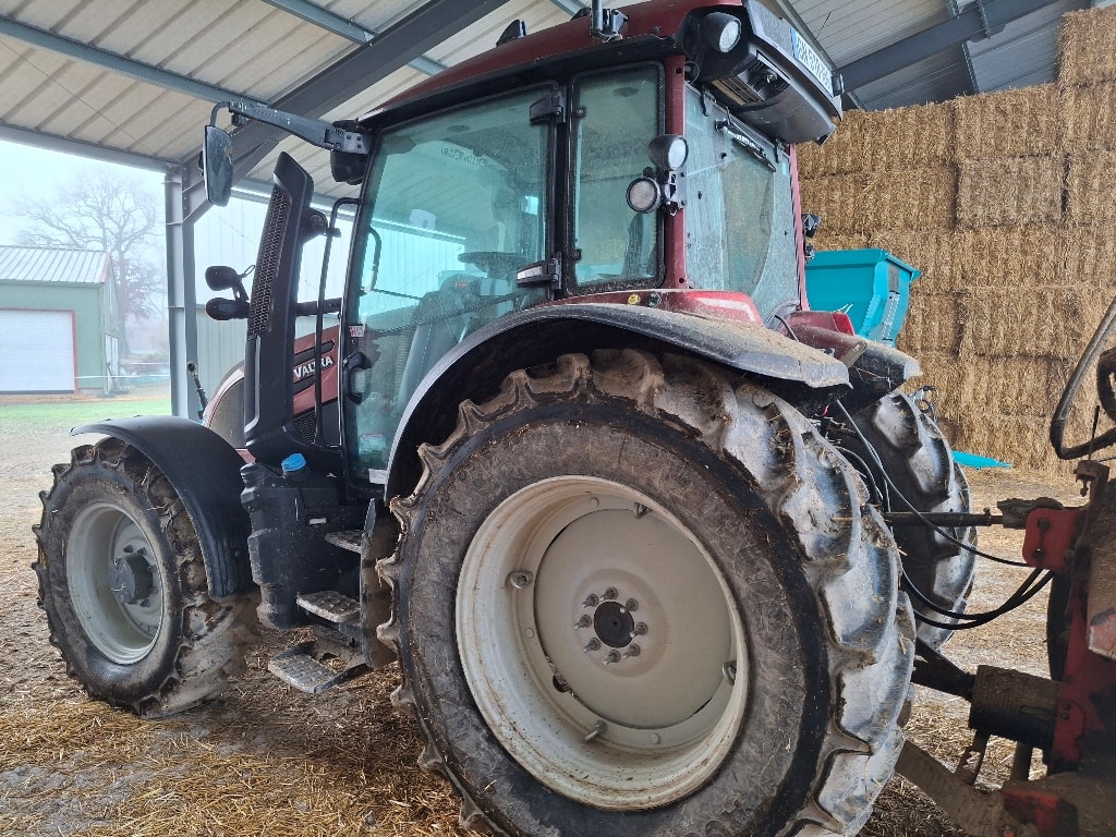Tracteur VALTRA G135 - photo slide 4
