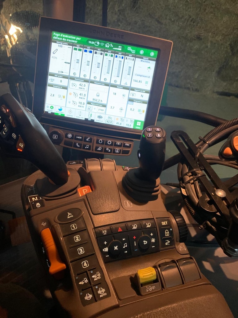 Tracteur chargeur JOHN DEERE 6120R - photo slide 9