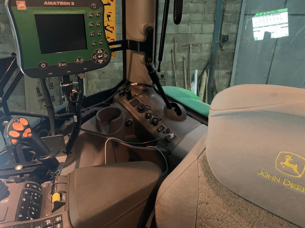 Tracteur chargeur JOHN DEERE 6120R - photo slide 10