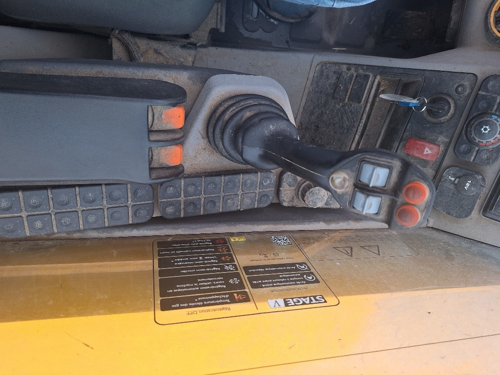Telescopique JCB 532 70 agri super DTVT - photo slide 12