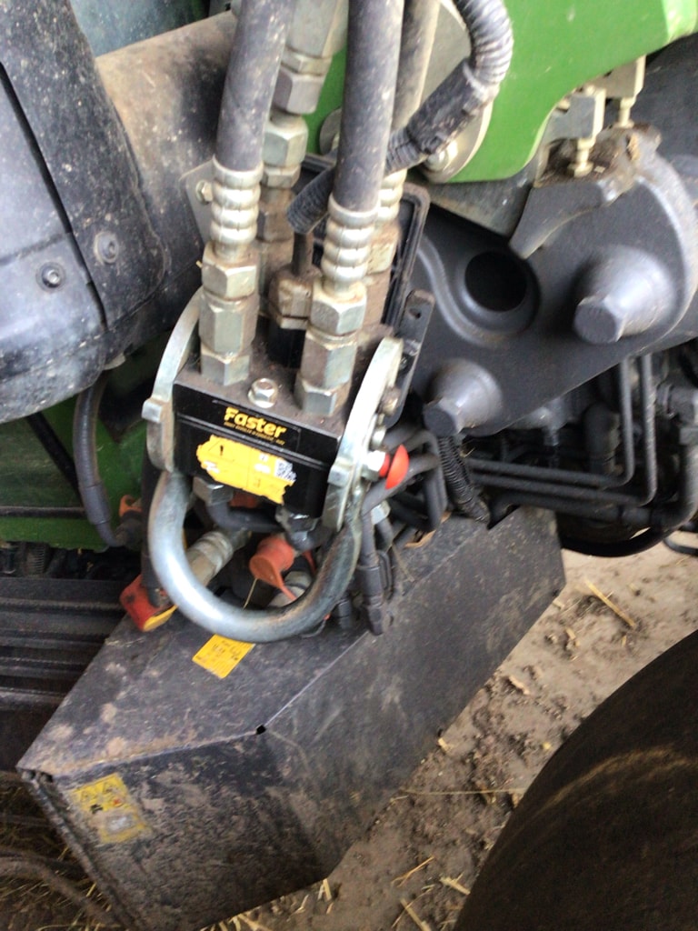 Tracteur chargeur FENDT 211 VARIO - photo slide 16