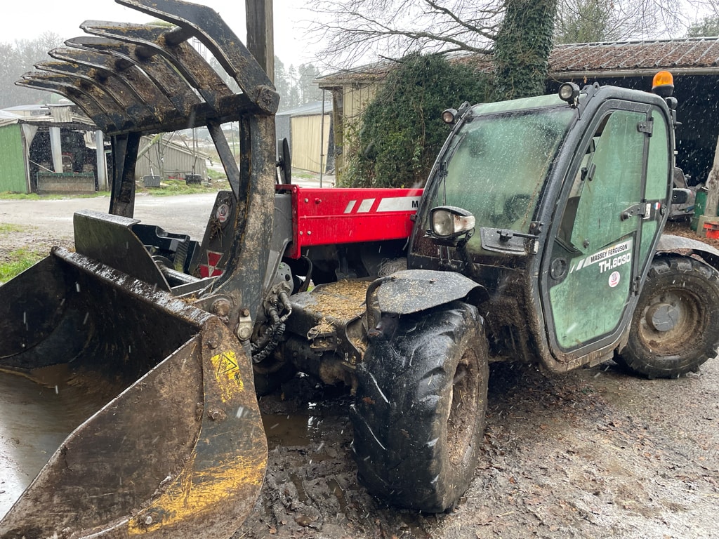 Telescopique MASSEY FERGUSON TH 6030 - photo slide 1