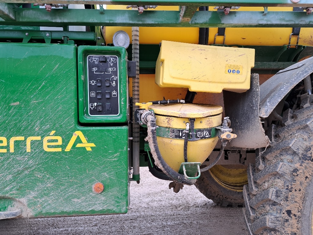 Pulverisateur automoteur JOHN DEERE R 4040 - photo slide 18