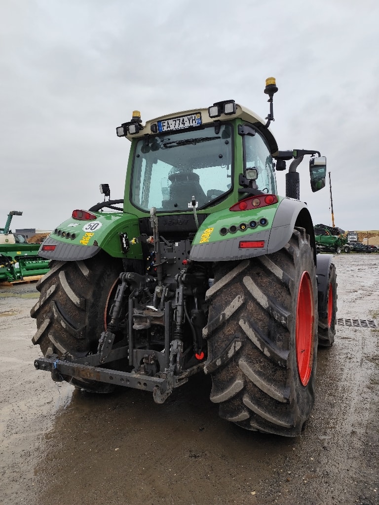 Tracteur FENDT 724 VARIO - photo slide 3