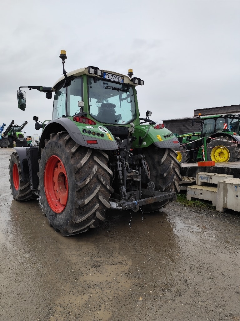 Tracteur FENDT 724 VARIO - photo slide 4