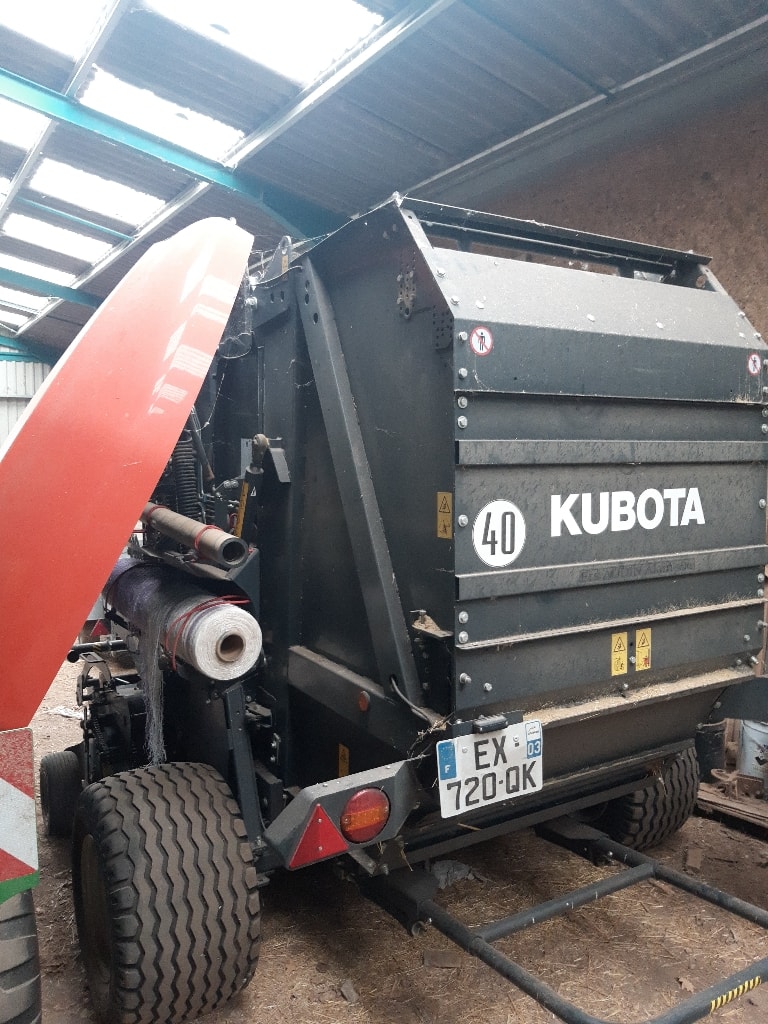 Presse balles rondes KUBOTA Bv4160 - photo slide 9