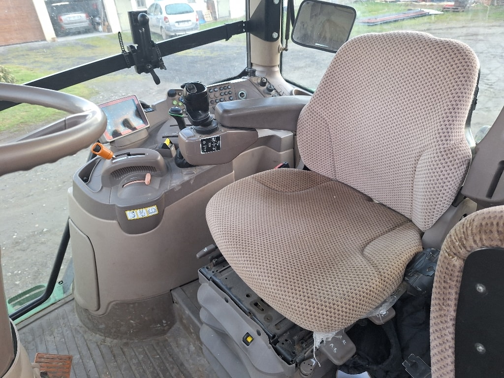 Tracteur chargeur JOHN DEERE 6115R  - photo slide 12