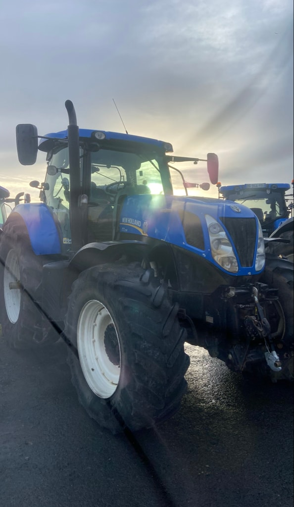 Tracteur NEW HOLLAND T7.235 AC - photo slide 2