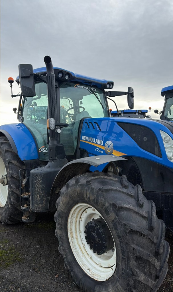 Tracteur NEW HOLLAND T7.245 - photo slide 2