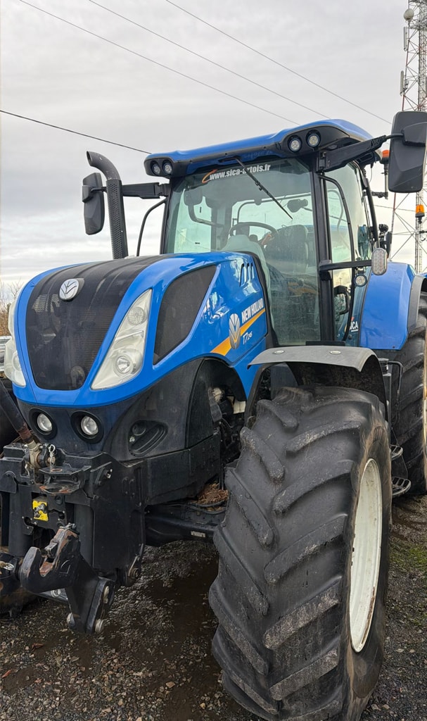 Tracteur NEW HOLLAND T7.245 - photo slide 1