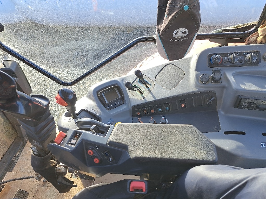Tracteur chargeur KUBOTA M6101 - photo slide 16