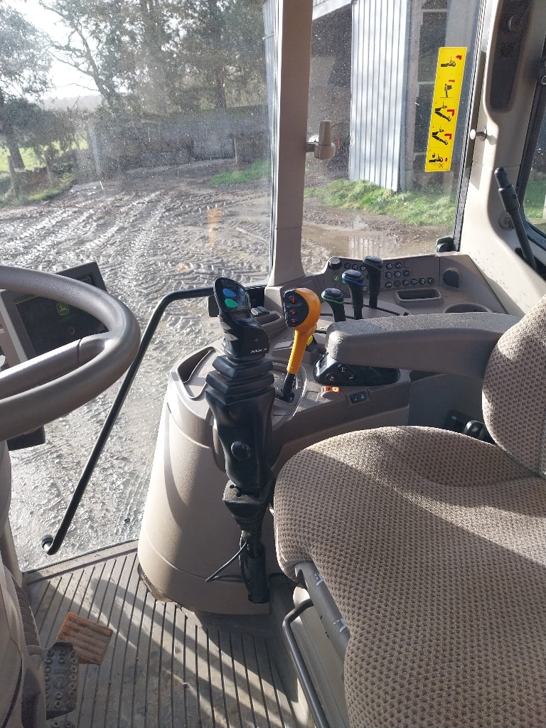 Tracteur chargeur JOHN DEERE 6120M - photo slide 19