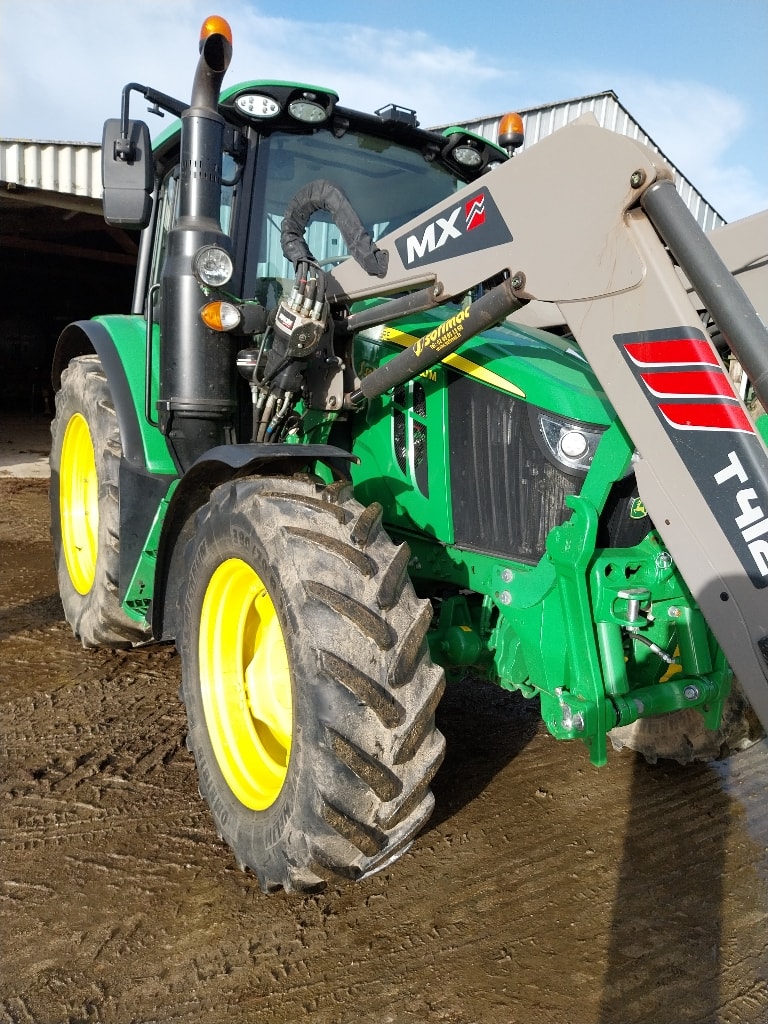 Tracteur chargeur JOHN DEERE 6120M - photo slide 1