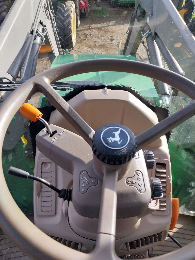 Tracteur chargeur JOHN DEERE 6120M - photo slide 17