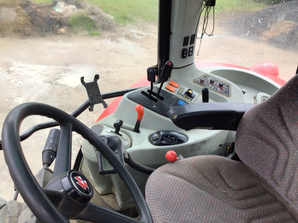 Tracteur chargeur MASSEY FERGUSON MF5460 - photo slide 12