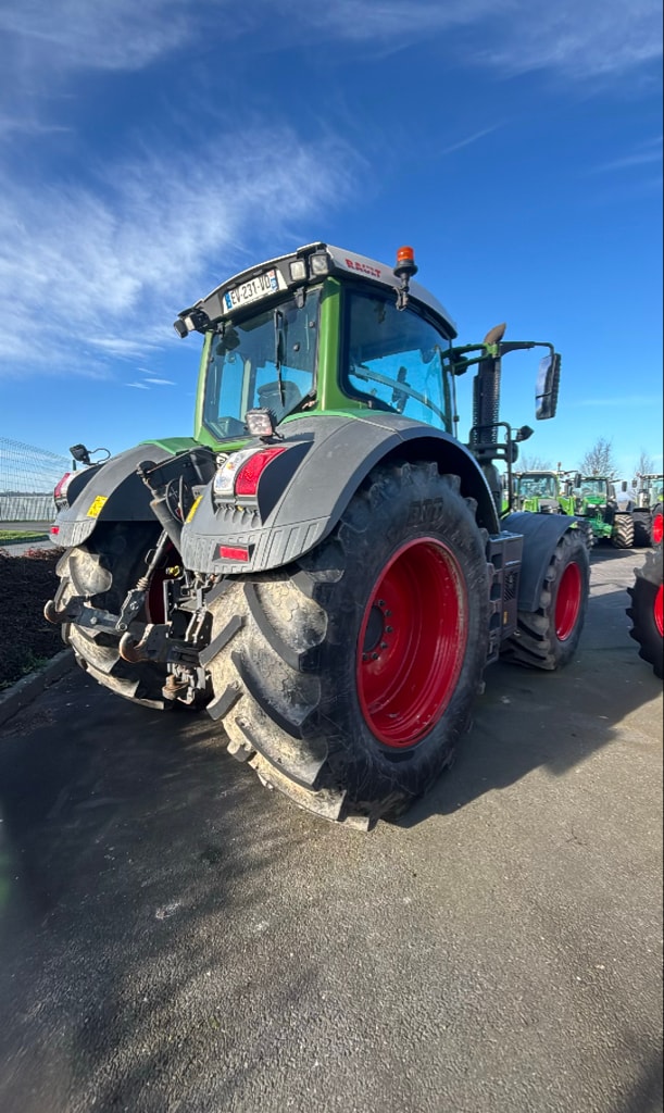 Tracteur FENDT 826 VARIO PROFI + - photo slide 3