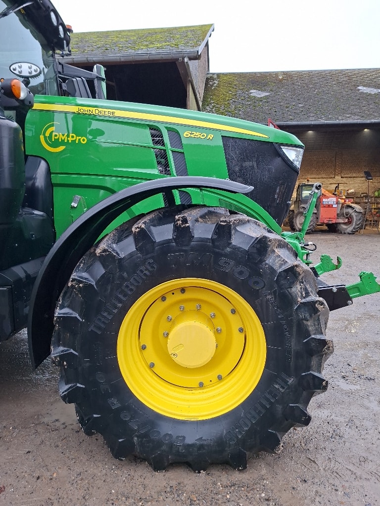 Tracteur JOHN DEERE 6250R - photo slide 10
