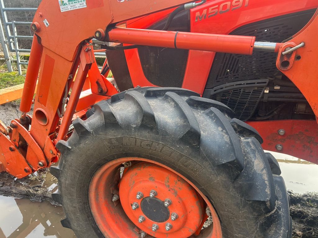 Tracteur chargeur KUBOTA M5091 DTHQ - photo slide 7