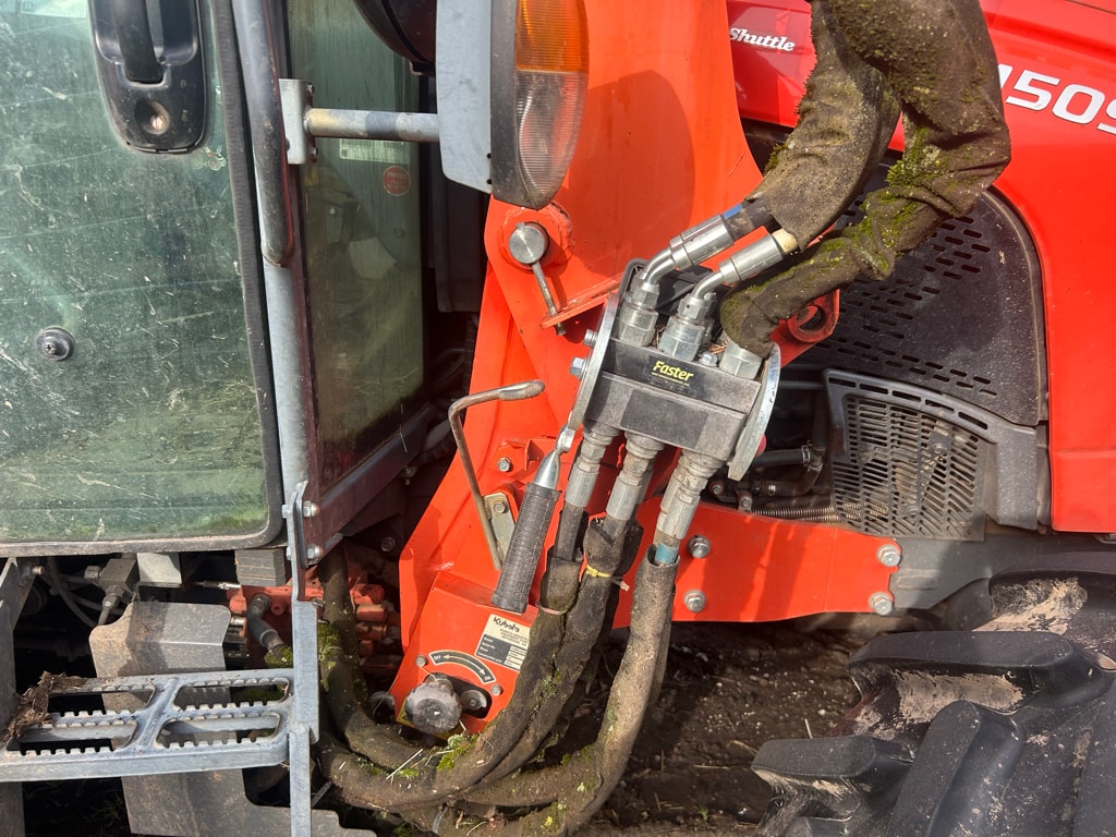 Tracteur chargeur KUBOTA M5091 DTHQ - photo slide 12