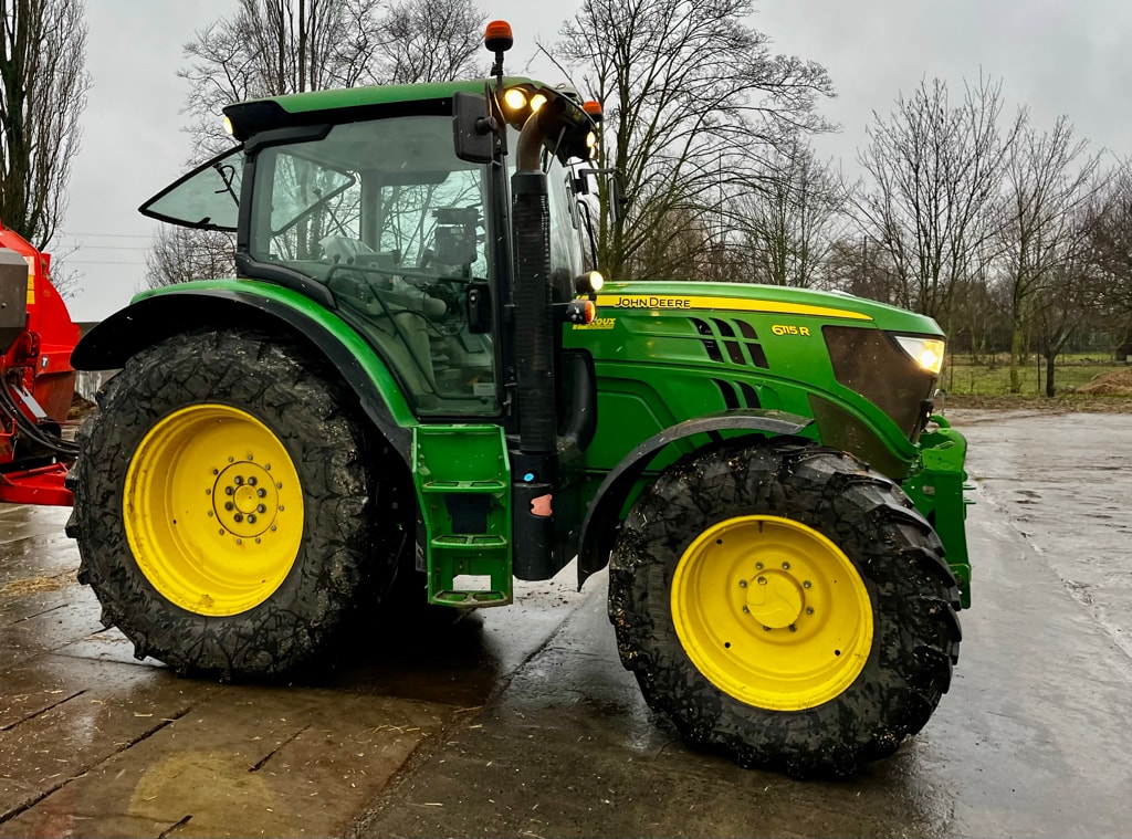 Tracteur JOHN DEERE 6115R - photo slide 2