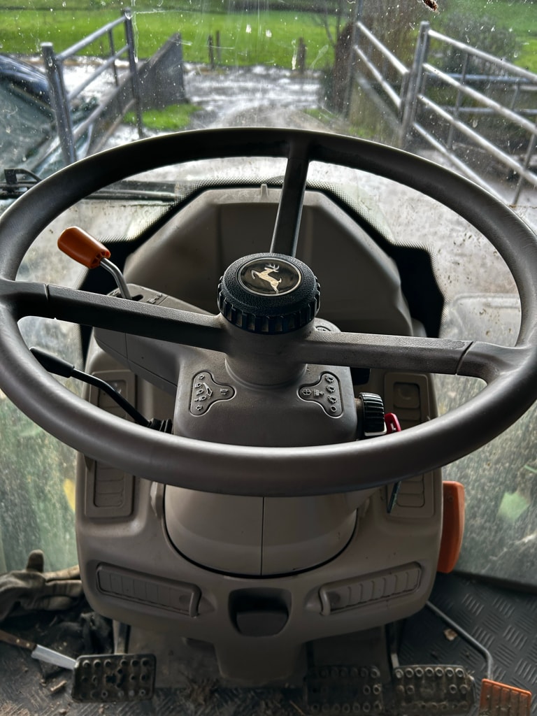 Tracteur chargeur JOHN DEERE 6100M - photo slide 16