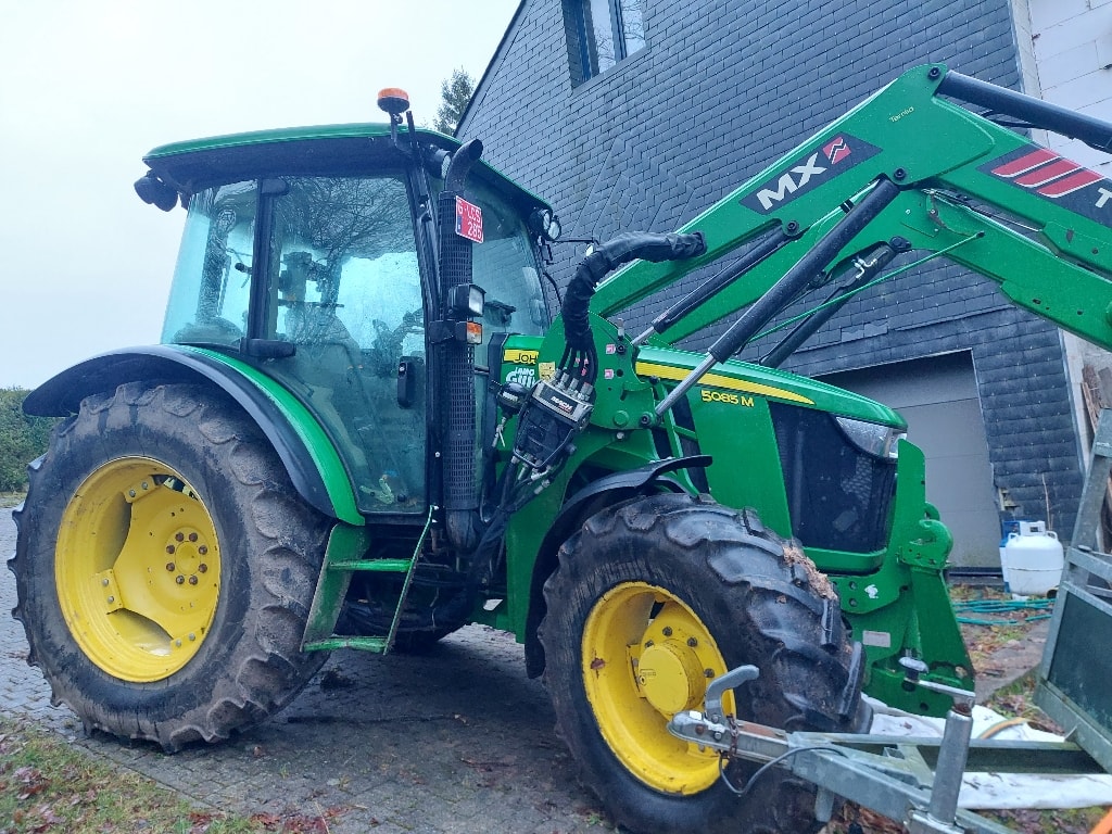 Tracteur chargeur JOHN DEERE 5085M - photo slide 1