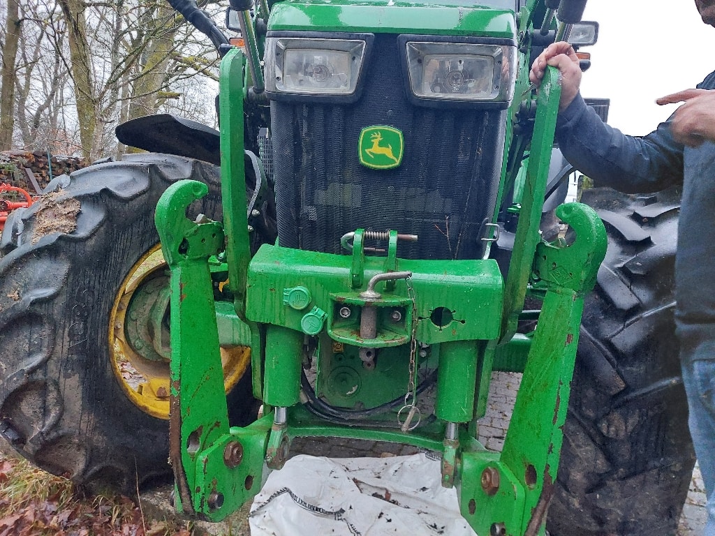 Tracteur chargeur JOHN DEERE 5085M - photo slide 7
