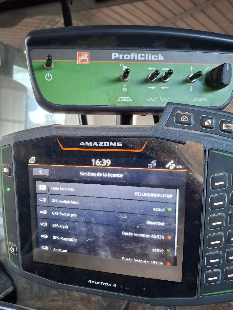 Pulverisateur AMAZONE Ux 3200 spécial  - photo slide 7